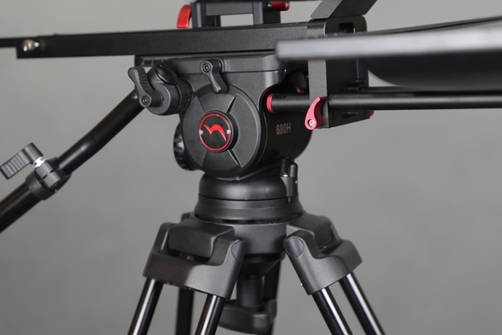 Teleprompter a doppio schermo ad alta trasmissione luminosa da 22 pollici per interni/esterni presso TYSTVideo