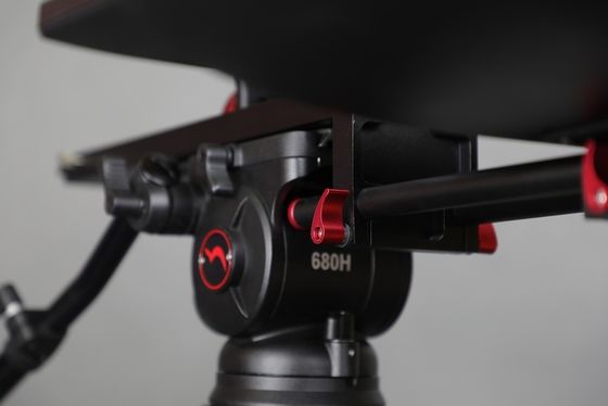 Teleprompter in studio da 24 pollici con 300 nit monitor luminosità e telecomando a filo